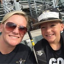 Kristen Hayes (@kristenhhayes)