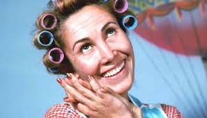 Chaves e chapolim, temas variados, toques de música. Florinda Meza Diz Que Chaves Fora Do Ar Golpeia Memoria De Bolanos Jovem Pan