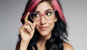 Stephanie Beatriz Talks 'Brooklyn Nine-Nine' And Why Elaine From 'Seinfeld'  Ruled