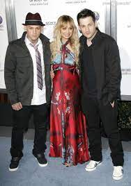 @goodcharlotteband los angeles via southern maryland. Benji Madden Nicole Richie Et Joel Madden Purepeople