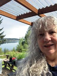 Here i am refreshing the page over and over trying to get the LIVE to  load... LaDeana, , stupid girl, it's Tuesday. Duh@!