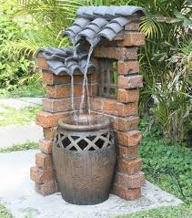 Bamulatos Es Olcso Otletek Hogyan Teheted Te Is Egyedive A Kerted Finom Etelek Olcso Receptek Gartenbrunnen Diy Wasserbrunnen Brunnen Garten
