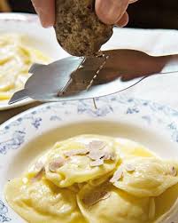 Kartoffelravioli Mit Weisser Alba Truffel Das Rezept Die Besten Rezepte Suddeutsche Zeitung Sz Magazin Rezepte Lebensmittel Essen Ravioli