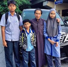 Persengketaan antara nabila huda dan ayah tercinta, amy search bukanlah suatu hal yang asing lagi pada pengetahuan umum. Berapa Tahun Kita Tak Jumpa Ucap Hari Bapa Tapi Lain Pula Reaksi Ibu Tiri Sampai Mati Kau Tak Kan Berubah Kata Nabila Huda Media Hiburan