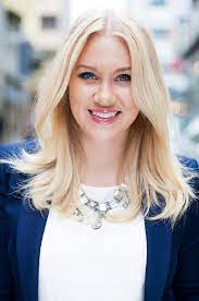 Nu blickar hon bakåt på året som gått, och skriver om känslorna kring exet i sin blogg. Isabella Lowengrip Wikipedia