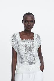 Zara giyim ve zara çanta modelleri ile tarzınızı oluşturmak istiyorsanız zara yeni sezon ürünleri ve zara parfümleri uygun fiyat ve fırsatlarla trendyol'da. Spitzenoberteil Alles Anzeigen Hemden Und Blusen Damen Zara Deutschland Lace Top Floral Print Tops Blouses Lace