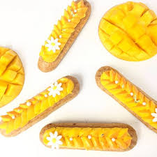 Valrhona Eclairs Mangue Et Passion De Nugateau Patisserie Avec Notre Couverture De Fruits Inspiration Passion