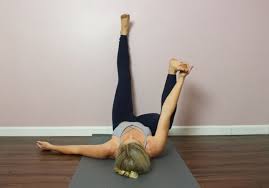 7 Easy Wall Stretches To Release Tight Hamstrings Tight Hamstrings Stretches For Tight Hamstrings Tight Thighs