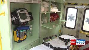 Proč odešla na vrcholu kariéry do ústraní? Video Vydesena Zena Vyskocila Za Jizdy Ze Sanitky A Za Ni Se Vyritili Dva Zachranari A Zacali Ji Honit Tiskovy Mluvci Pote Mlzil Ze S Nimi Jela Dobrovolne Proc Zena Prchala Pred