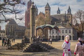 Verglichen mit taxipreisen ist der minibus das billigere nahverkehrsmittel. Sechs Der Aussergewohnlichsten Restaurants Und Cafes In Maastricht Vielweib On Tour