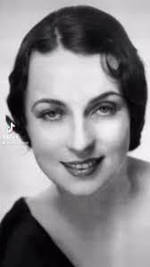 Gloria Moorehead's Instagram, Twitter & Facebook