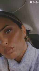 Sasha Everett's Instagram, Twitter & Facebook