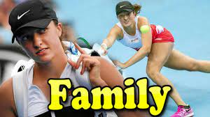134,082 likes · 32,174 talking about this. Iga Swiatek Family With Father Sister And Boyfriend 2020 Youtube
