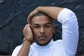 Mimi Warren's Instagram, Twitter & Facebook