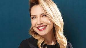La primera dama, fabiola yañez, firmó un convenio de colaboración entre la fundación banco nación y la cruz roja argentina para acondicionar 150 salas de atención pediátrica del país. Asi Es Fabiola Yanez La Nueva Primera Dama Argentina