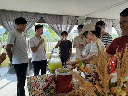 With a mainly ethnic javanese population, the unique cultural performances of kuda kepang, barongan, gamelan and kompang jawa are not to be missed. Homestay Sungai Haji Dorani Sungai Besar Mycribbooking