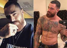 Sua estréia na televisão ocorreu em 2004 fazendo uma participação na série a diarista mas a fama veio mesmo em 2005 na 12ª temporada de malhação onde interpretou marley. Felipe Titto Muda O Visual Depois Do Fim Das Gravacoes Da Novela Das 9 Quem Quem News