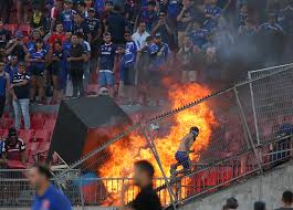 The page remains at this address as an archival and research resource. Libertadores Torcida De La U Provoca Incendio E Briga Com A Policia Em Jogo Veja