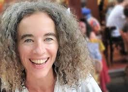 Lisa Bowker's Instagram, Twitter & Facebook