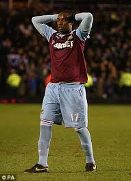 Родился 12 ноября 1977 года. West Ham S Benni Mccarthy Takes 1 5m Pay Off To End Nightmare Daily Mail Online
