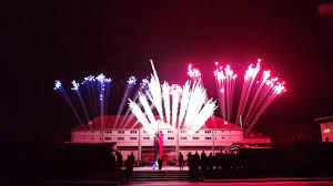 Lorsqu'elles sont activées, les fusées montent dans le ciel (sur une hauteur de 12 à 60 blocs) en émettant un sifflement puis explosent. Feu D Artifice Bleu Blanc Rouge Arti Show Feux D Artifice Julien Chenu Youtube