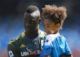 Mario balotelli's daughter, pia, lives in naples with her mother, his former partner. Goal On Twitter Mario Balotelli Walked Out For Brescia S Match Against Napoli With His Daughter Pia Who Was Born In Naples And Still Lives There Https T Co Mfgrj9j6d6