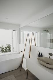 Simple Clean Lines Great Window And Outlook To Garden Plants Bathroo Minimalistische Badgestaltung Minimalistisches Badezimmer Badezimmer Innenausstattung