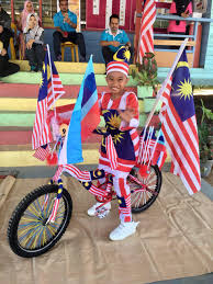 Alkohol & rokok barang essential ke? Program Kemerdekaan Basikal Berhias Skhmt