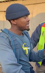 Bathong our brother mona ona tsohileee,joale le ena aetsa worse a baleha ha  maponesa abatla passport..guys hothata SA