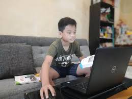 Aku juga lagi belajar lewat tayangan berbahasa. 10 Suka Duka Belajar Di Rumah Berdasarkan Penuturan Guru Dan Murid