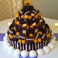 Hostess Wedding Cake With Zingers Cupcakes Twinkies Ding Dong Chocolate Donettes And Snowballs Hostess Cakes Hostess Cupcakes Bake Sale Treats