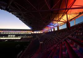 Stadionul steaua va avea o capacitate totală de 30.500 de locuri pentru spectatori, o suprafaţă desfăşurată de 70.000 mp, 4 vestiare, spații de cazare pentru sportivi (24 de camere). LoviturÄƒ Pentru Csa Steaua Care Nu IÈ™i Va Putea Inaugura Noul Stadion In Acest An PresÄƒ Spotmedia Ro