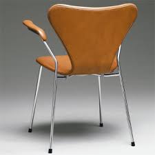 Der däne arne jacobsen nutzte diese technik, denn dadurch konnte er einen stuhl aus nur zwei elementen entwerfen: 3207 Vollgepolstert Arne Jacobsen Serie 7 Fritz Hansen Armlehnen Stuhl