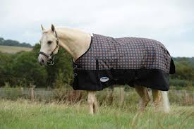 The fit of your horse blanket is extremely important for comfort and to prevent rubbing or blanket slippage. Comfitec Essential Western Print Standard Neck Horse Blanket Weatherbeeta Turnout Blankets Sheet