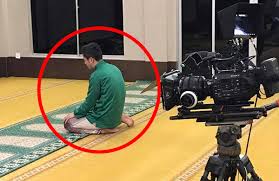 Tokoh melayu terbilang 2017 tan sri yusuf latiff. Subhanallah Rupanya Inilah Identiti Pelakon Yang Solat Sunat Sebelum Shooting