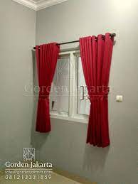 Meskipun di pasaran tersedia semakin banyak pilihan, ada juga konsumen yang ingin memiliki gorden dengan design ataupun tampilan yang unik dan berbeda sehingga mereka bisa menggunakan sistem custom dalam pemesanan. Pin Di Harga Gorden