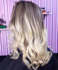 However, sometimes you learn to love your dark roots just because you didn't have enough time to go to the hairdresser. 40 Hair Solor Ideas With White And Platinum Blonde Hair