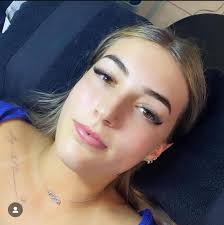 I want to give a shout out to Ella Slaughter, owner of Bayside Beauty! ✨My  talented entrepreneur daughter operates out of Nude Boutique