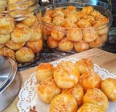 Bagian atas nastar diolesi dengan bahan olesan yang telah dibuat. 8 Resep Kue Lebaran Praktis Dan Mudah Dibuat Dijamin Enak Manjakan Lidah Di Hari Raya Kapanlagi Com