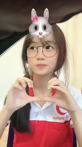 Kelakar la tengok Awek cantik ni pomot kedai... Depan petro mana? 1  Malaysia ada petro hahaha Sape tahu kedai ni di mana