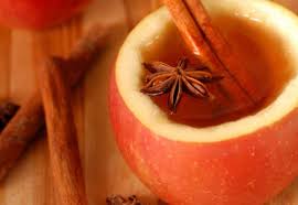 Cidrul de mere este preparat si consumat inca din cele mai vechi timpuri, aceasta bautura fiind extrem de apreciata mai ales in evul mediu. Cum Sa Faci Cidru Cald Si Aromat Pentru Craciun