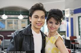It happened due to max's siblings, alex and justin. Danielle Caesar Starts Dating Jake T Austin Who She S Been Tweeting For 5 Years Daily Mail Online