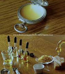 50 ml di olio di mandorle dolci; Come Fare Il Tuo Fantastico Profumo Homemade Francesca Zucchelli Naturopata A Prato