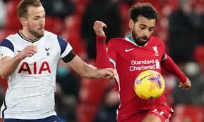 وتساوى أوباميانج بذلك مع لاعب ليستر سيتي، جيمي فاردي بـ19 هدفًا وتخطى نجم ليفربول محمد صلاح الذي يمتلك 17 هدفا فى ظل الصراع الشرس على لقب الحذاء الذهبي هذا الموسم. ÙƒÙŠÙ† ÙŠÙ‡Ø²Ù… ØµÙ„Ø§Ø­ ÙÙŠ Ø³Ø¨Ø§Ù‚ Ø§Ù„Ø­Ø°Ø§Ø¡ Ø§Ù„Ø°Ù‡Ø¨ÙŠ ØªØ±ØªÙŠØ¨ Ù‡Ø¯Ø§ÙÙŠ Ø§Ù„Ø¯ÙˆØ±ÙŠ Ø§Ù„Ø¥Ù†Ø¬Ù„ÙŠØ²ÙŠ Ø§Ù„Ù…Ù…ØªØ§Ø² Ø¨ÙˆØ§Ø¨Ø© Ø§Ù„Ù…ØªÙ…ÙŠØ²