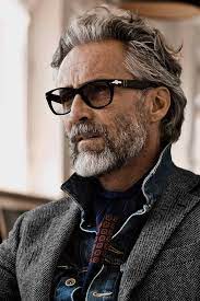 Epingle Par Bobsprojectx Sur Photos Portraits Coiffure Homme 50 Ans Coiffure Homme Cheveux Mi Longs Coiffure Homme