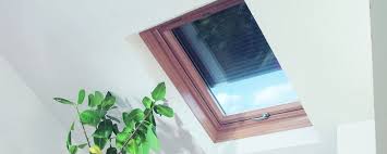 Der richtige sonnenschutz für dachflächenfenster will sorgsam gewählt sein. Hitzeschutz Im Dachgeschoss Mit Dachfensterrolladen Heim Haus Magazin