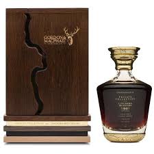 Private Collection From Longmorn Distillery 1961 By Gordon Macphail Whisky Packaging Whiskey Packaging Cigars And Whiskey