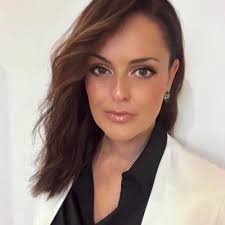 Ana Neves (@AnaNeves_Media)