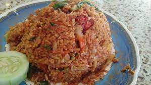 Menu olahan nasi goreng bisa dipadukan dengan beragam menu dan topping lain, seperti sosis, bakso, ikan, ayam, bahkan mangga juga bisa. Food In Malaysia A Foreigner S Perspective Espoletta