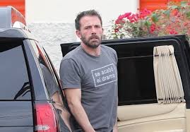 The film was a commercial success, but received a mixed response from critics. Ben Affleck Wasn T Involved In Any Drama In 2020 But Is Still Making Headlines With Ana De Armas